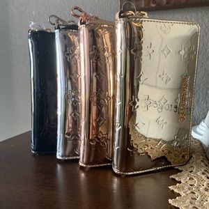MK wallet/wirstlet metallic 😍 gold
